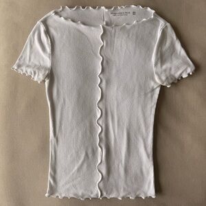 Abercrombie & Fitch White Ribbed Ruffle Tee
